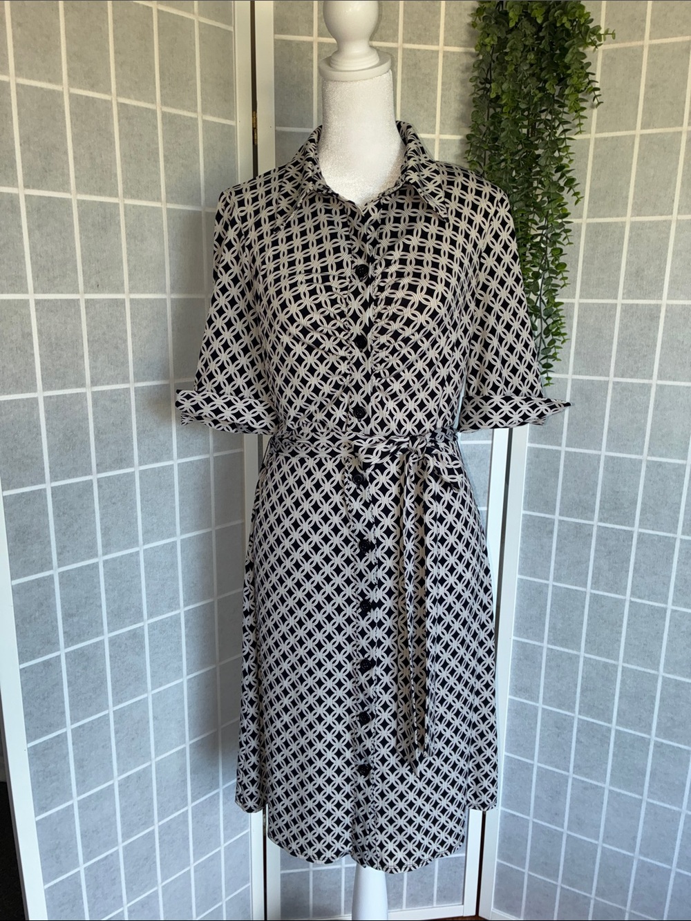 Laundry By Shelli Segal Black and Cream Geometric Midi Shirt Dress